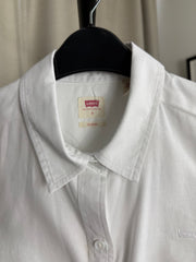 Levi's classic shirt - size small